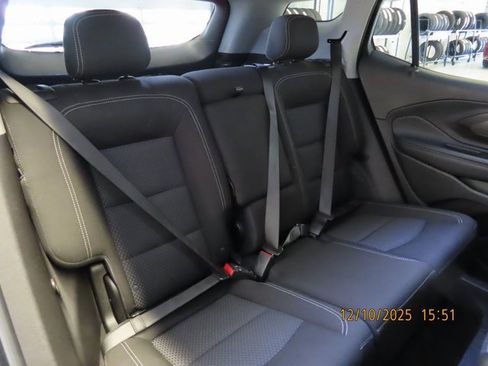 Used 2022 GMC Terrain SLE w/ Driver Convenience Package image 29