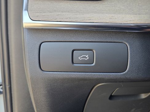 Certified 2025 Volvo XC90 B5 Core w/ Climate Package image 26