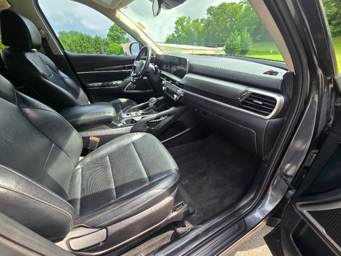 Used 2023 Kia Telluride LX AWD/4WD image 24