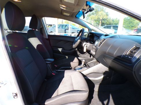 Used 2017 Kia Forte LX w/ LX Popular Package image 18