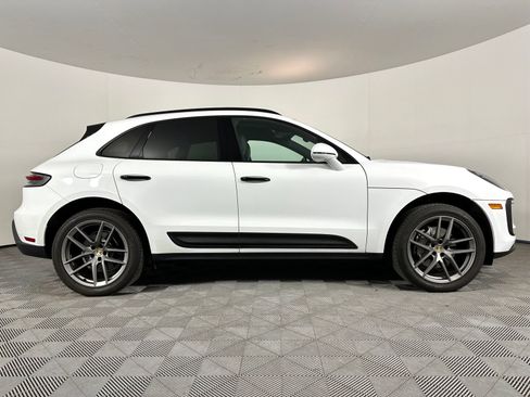 Used 2022 Porsche Macan AWD/4WD image 30