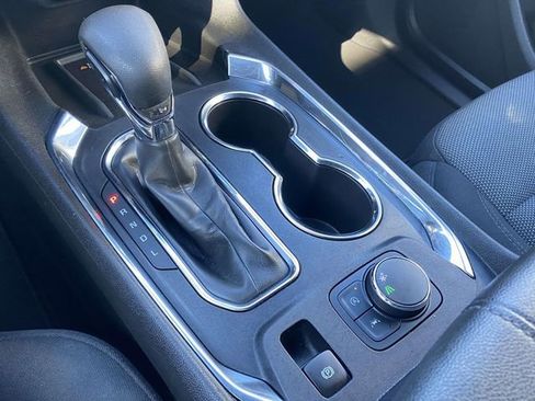 Used 2023 Chevrolet Traverse LT image 30