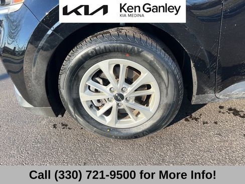 Certified 2024 Kia Carnival LX image 17