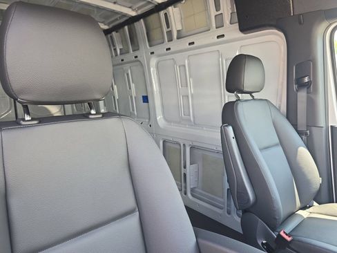 Used 2025 Mercedes-Benz Sprinter 2500 image 23