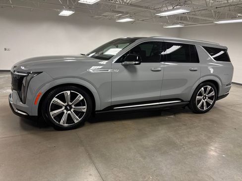 New 2026 Cadillac Escalade IQL Luxury image 8