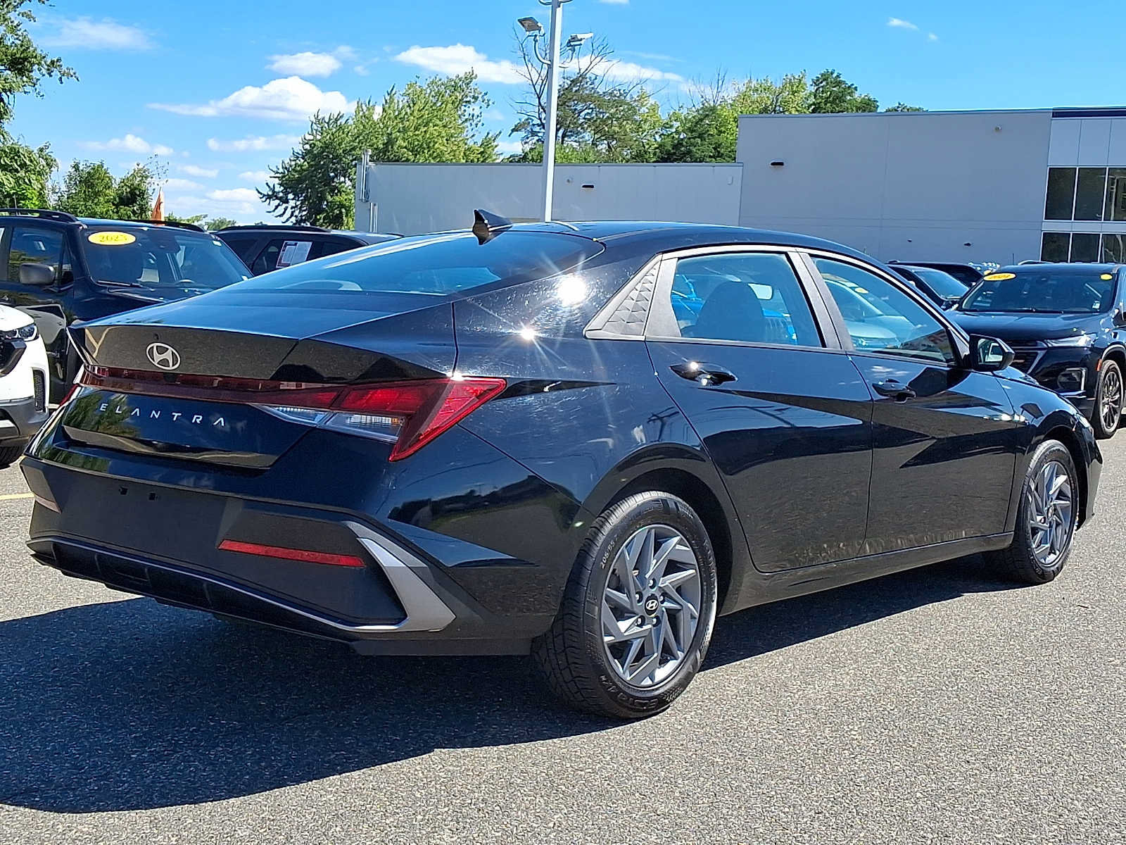 Used 2024 Hyundai Elantra SEL FWD image 6