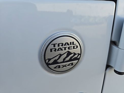 Used 2018 Jeep Wrangler Unlimited Sahara image 20