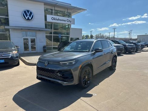 New 2026 Volkswagen Tiguan SE R-Line FWD image 1
