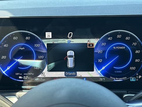 Used 2024 Mercedes-Benz EQB 300 4MATIC image 11