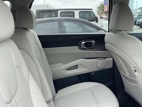 Used 2026 Kia Sorento EX w/ EX Premium Package image 9