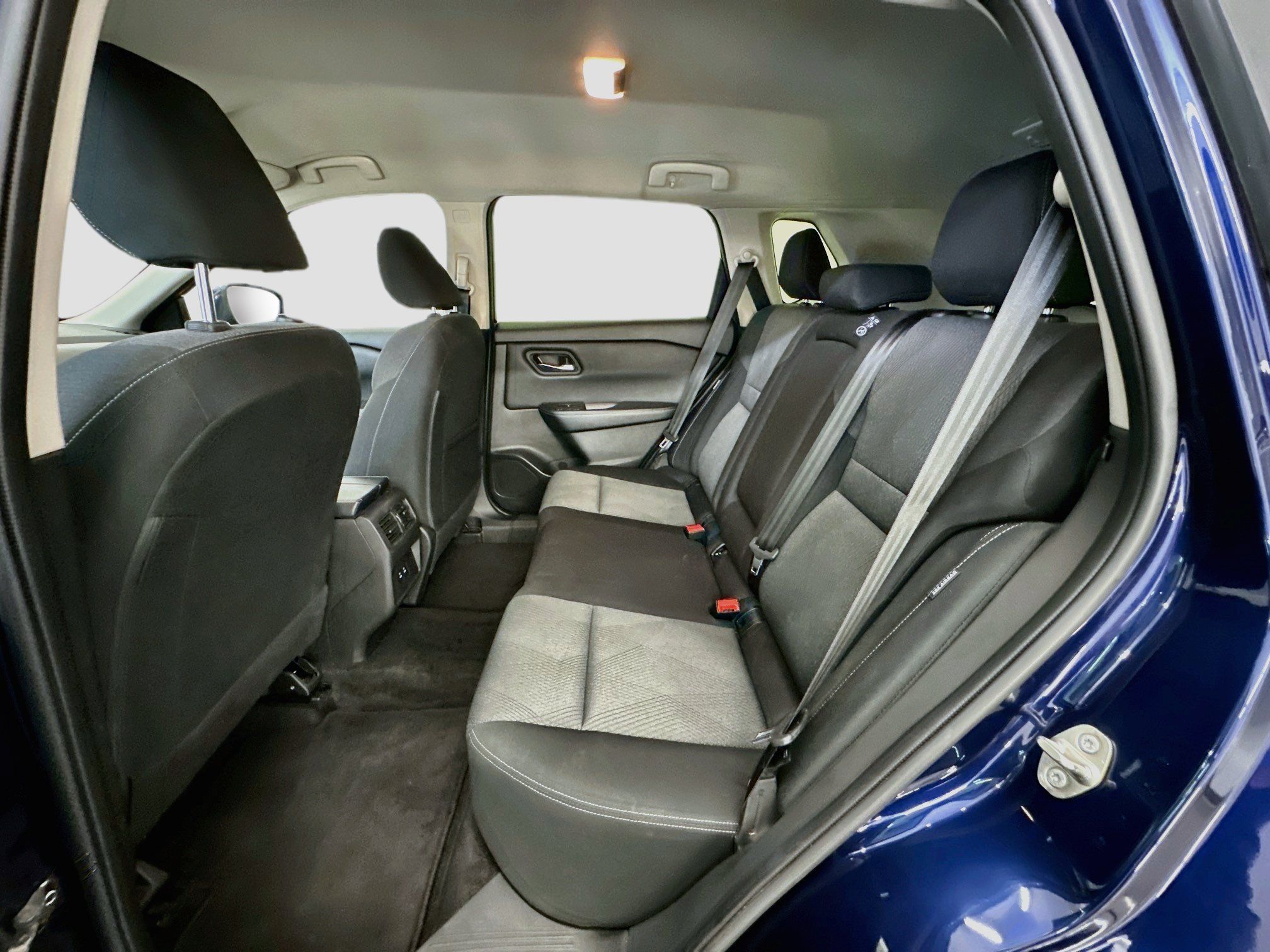 Used 2025 Nissan Rogue SV AWD/4WD image 28