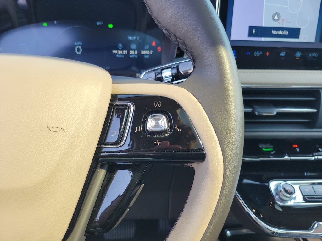 Certified 2023 Lincoln Corsair AWD w/ Equipment Group 101A image 25