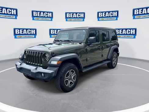 Used 2022 Jeep Wrangler Unlimited Sport w/ Sun And Sound Package AWD/4WD image 4