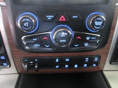 Used 2018 RAM 1500 Laramie w/ Convenience Group AWD/4WD image 31