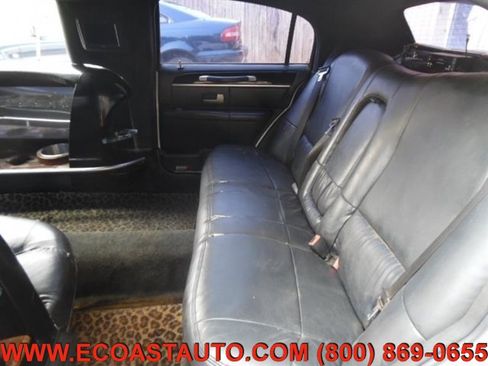 Used 2003 Lincoln Town Car Executive image 11