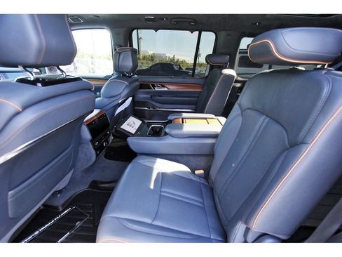 Used 2023 Jeep Grand Wagoneer Series II w/ Premium Group II AWD/4WD image 14