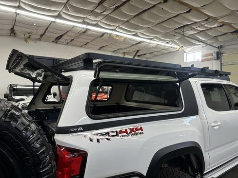 Used 2018 Toyota Tacoma TRD Off-Road AWD/4WD image 39