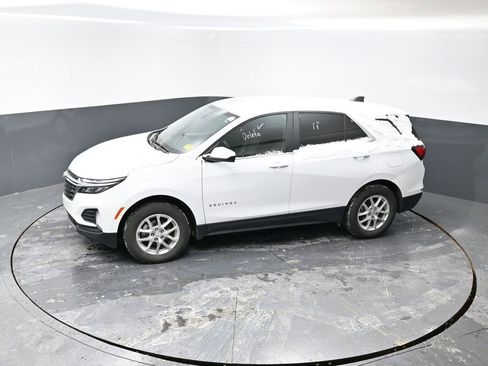 Used 2024 Chevrolet Equinox LT image 18