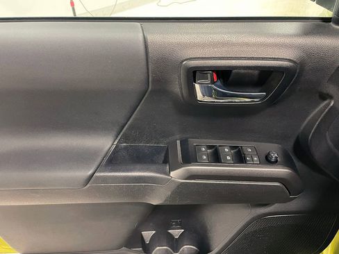 Used 2023 Toyota Tacoma TRD Sport image 18