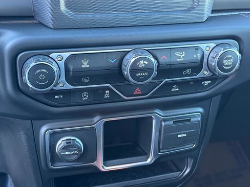 Used 2022 Jeep Gladiator Sport image 17