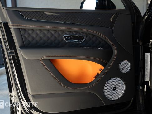 Used 2025 Bentley Bentayga image 18