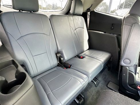 Used 2020 Buick Enclave Essence image 27