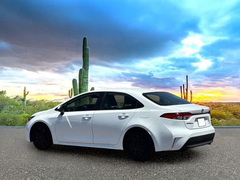 Used 2025 Toyota Corolla LE FWD image 4