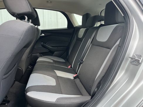 Used 2014 Ford Focus SE w/ SE Sport Package FWD image 11