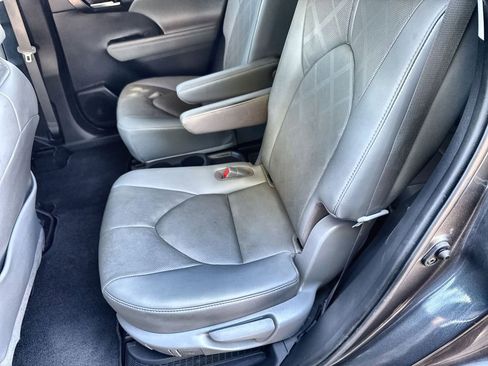 Used 2021 Toyota Highlander Platinum image 31
