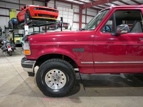 Used 1995 Ford Bronco XLT AWD/4WD image 3