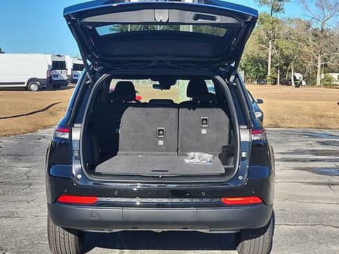 New 2025 Jeep Grand Cherokee Altitude image 19