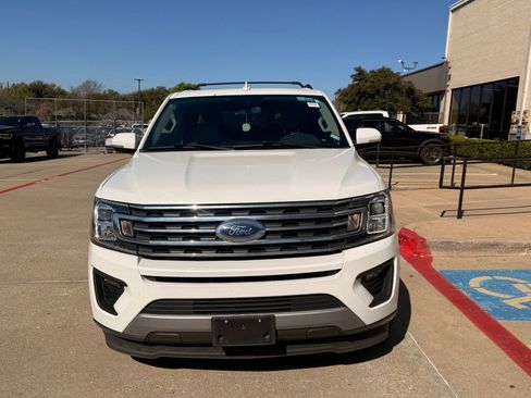 Used 2021 Ford Expedition XLT image 2