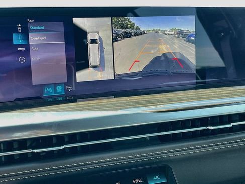 New 2026 Cadillac Escalade ESV Luxury w/ LPO, Radiant Package AWD/4WD image 24