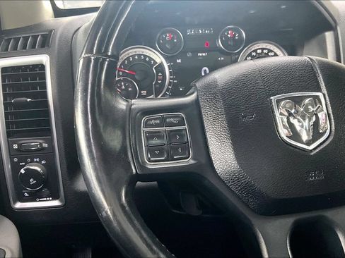 Used 2019 RAM 1500 Classic SLT AWD/4WD image 10