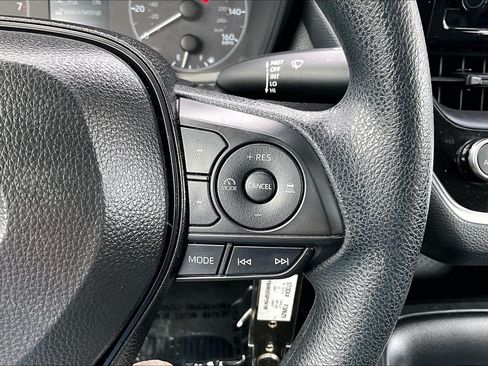 Used 2025 Toyota Corolla LE FWD image 18