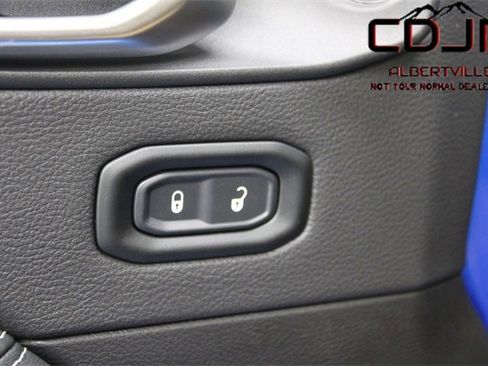 Used 2023 Jeep Gladiator Rubicon w/ Cold Weather Group image 15