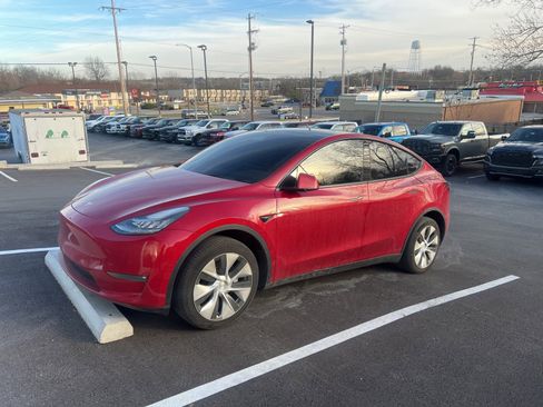 Used 2021 Tesla Model Y Long Range image 9