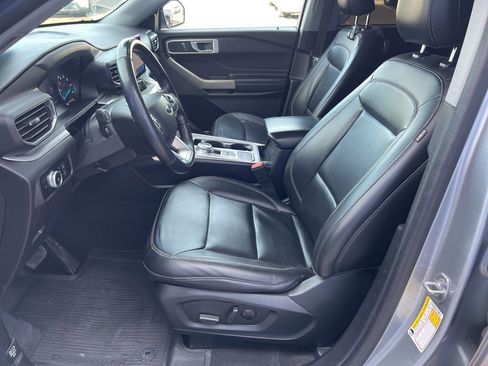 Used 2022 Ford Explorer XLT w/ Equipment Group 202A image 10