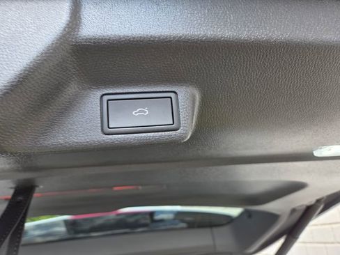 Used 2025 Volkswagen ID. Buzz 1st Edition RWD image 39