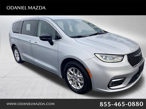 Used 2024 Chrysler Pacifica Touring-L FWD image 1