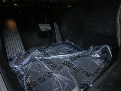 Used 2025 Volvo XC60 B5 Plus image 17