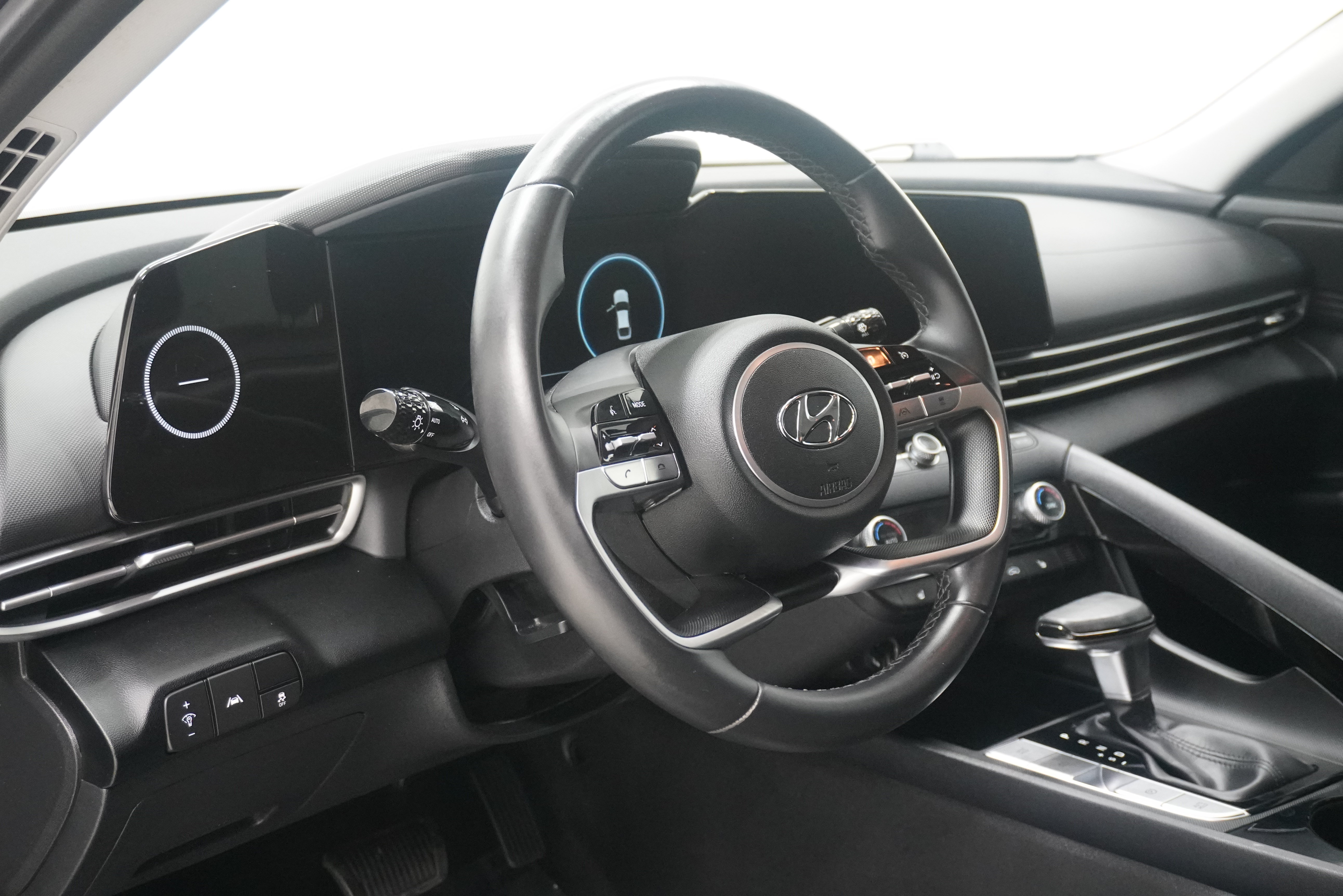 Used 2023 Hyundai Elantra SEL w/ Convenience Package FWD image 10