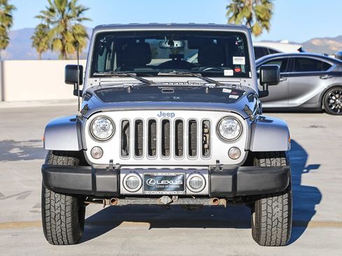 Used 2017 Jeep Wrangler Unlimited Sahara image 2