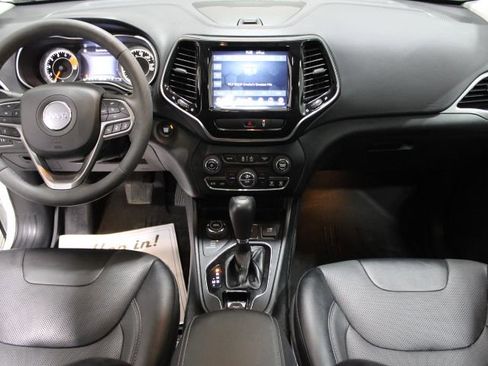 Used 2022 Jeep Cherokee Limited image 2