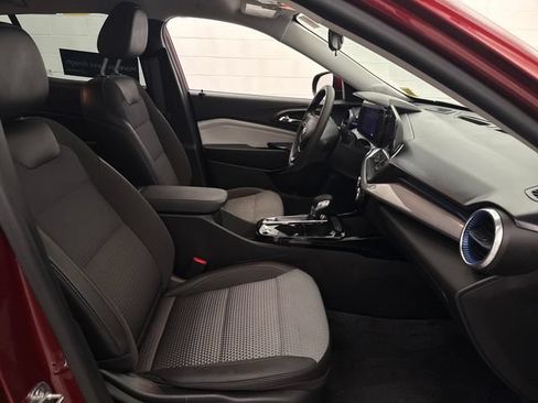 Certified 2024 Chevrolet Trax LT FWD image 30