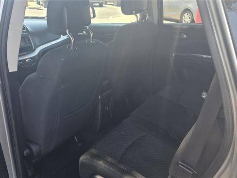Used 2019 Dodge Journey SE FWD image 14