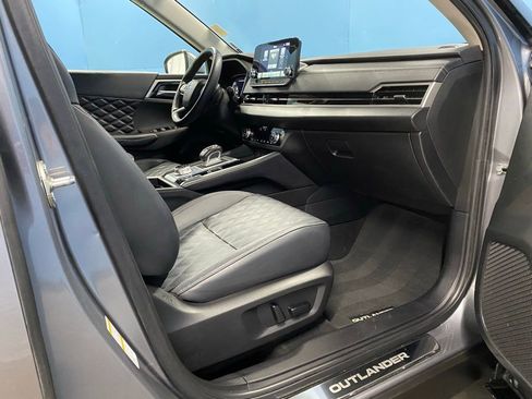 Used 2023 Mitsubishi Outlander SEL image 51