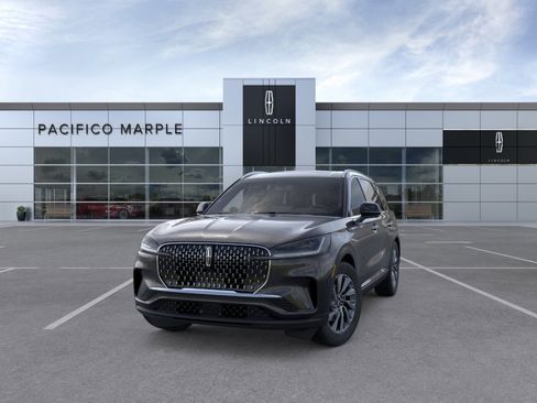 New 2026 Lincoln Aviator AWD image 2