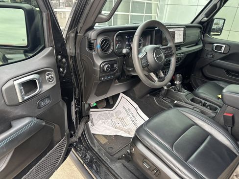 Used 2024 Jeep Wrangler Unlimited Rubicon 4xe image 8