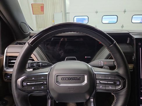 Used 2025 GMC Yukon XL Denali Ultimate AWD/4WD image 23